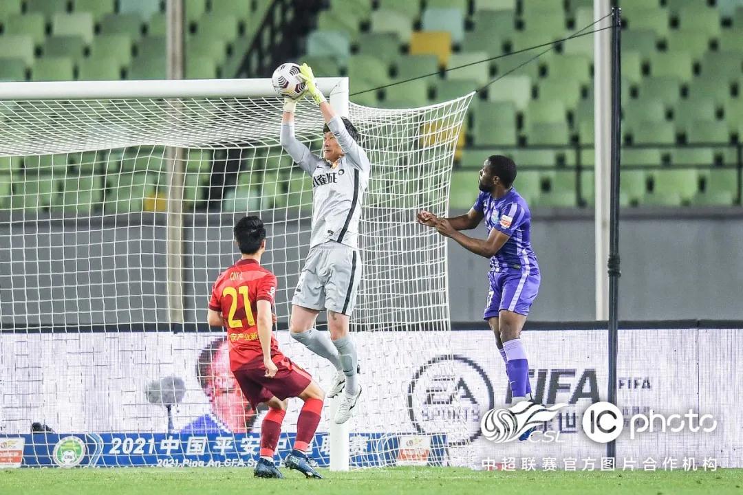 هداف الدوري الإيطالي 2025من يتصدر سباق التهديف هذا الموسم؟
